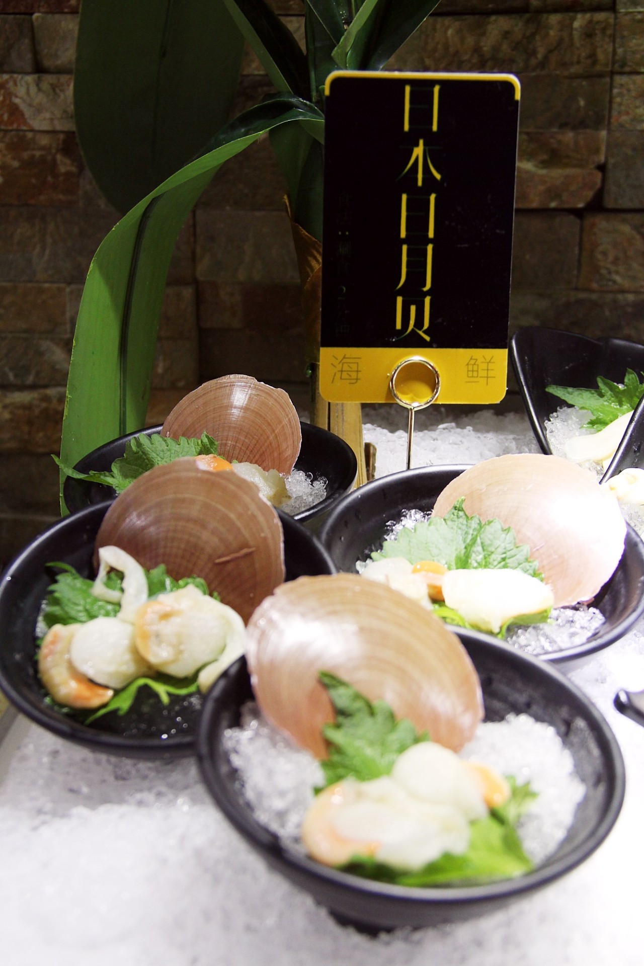 「订年夜饭赠波士顿龙虾」2017这么吃年夜饭最霸气!从没想过一顿自助,竟然吃几口就回本了……谁也别拦着我!今年就要在这儿吃!