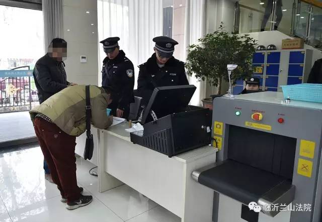 震惊！有农药、有刀……法警告诉你法院安检有多重要！