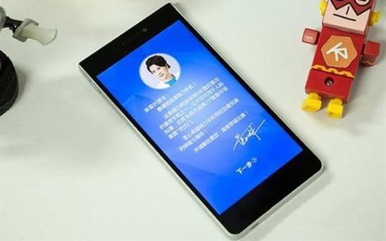 员工搞事情?闲鱼惊现大量格力二代手机半价转卖