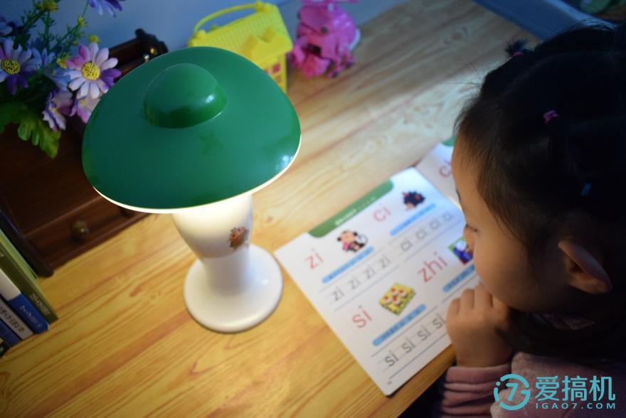 让孩子爱不释手的智能语音玩伴—虫虫派智能语音灯评测