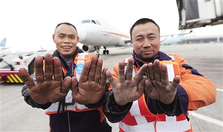 乌鲁木齐机场装卸工每天几个小时,机场装卸工一天500