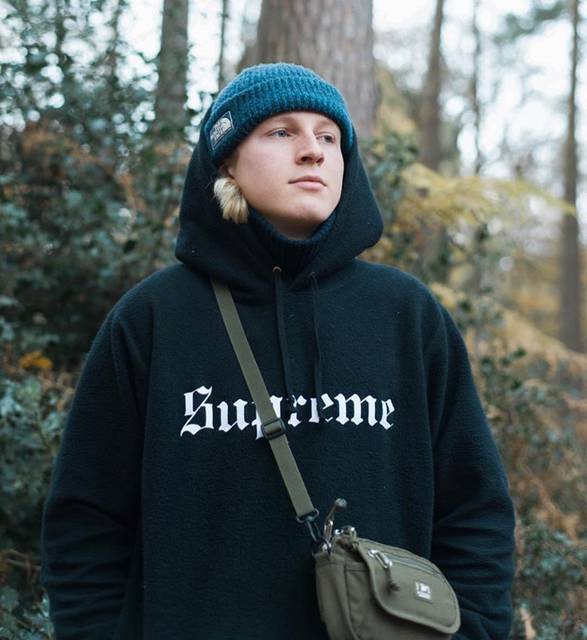 supreme和lv联名的世纪双肩包,supreme和lv联名红色手拿包