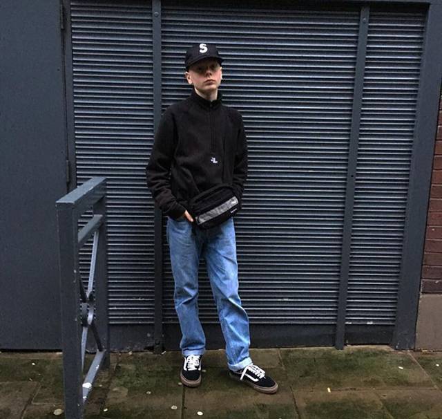 supreme和lv联名的世纪双肩包,supreme和lv联名红色手拿包