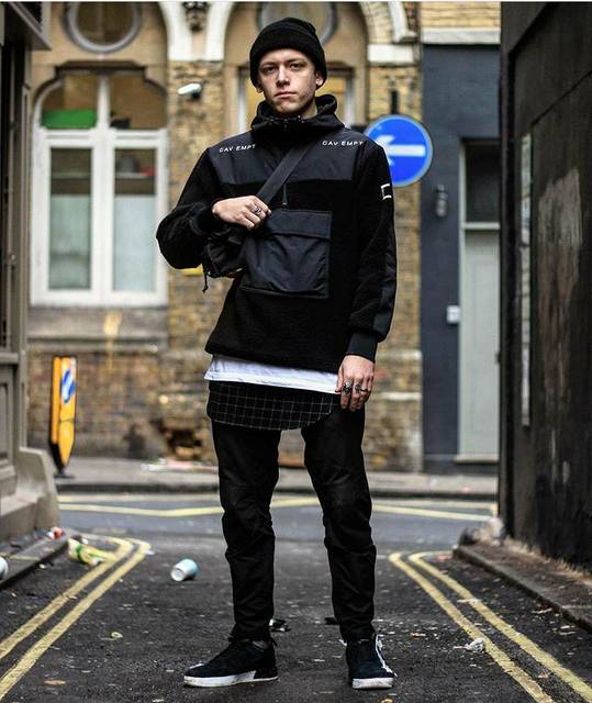 supreme和lv联名的世纪双肩包,supreme和lv联名红色手拿包