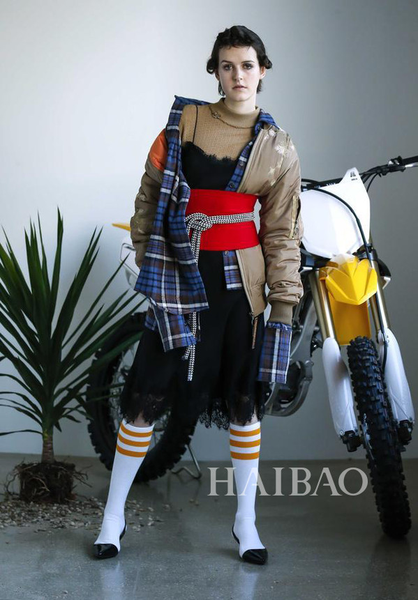 杨幂带货女王街拍,杨幂时尚街拍视频