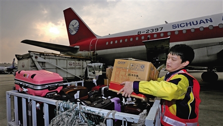 乌鲁木齐机场装卸工每天几个小时,机场装卸工一天500