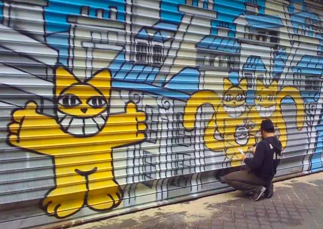 有一个街头艺术家把一只猫涂遍了巴黎，后来它遍布了全世界