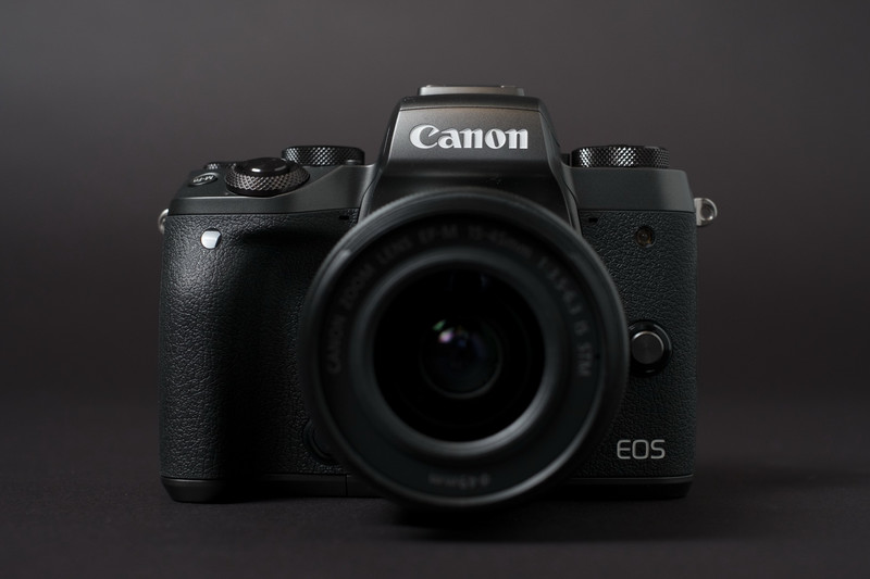 佳能微单m5与m50相比哪个更好,佳能eosm50是全画幅相机吗