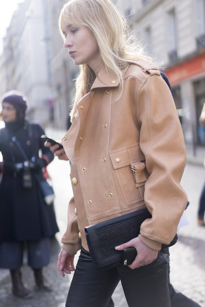 哪些是衣橱里永不过时的单品 (女生衣橱必备的6款经典单品)