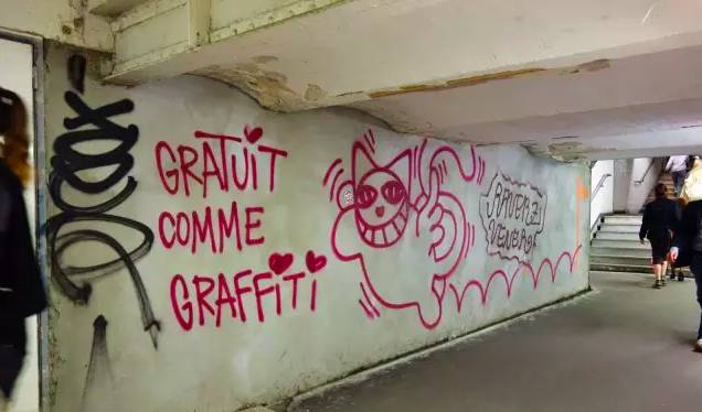 有一个街头艺术家把一只猫涂遍了巴黎，后来它遍布了全世界