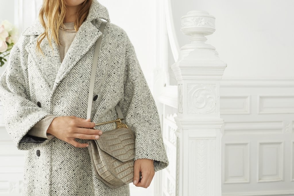 哪些是衣橱里永不过时的单品 (女生衣橱必备的6款经典单品)