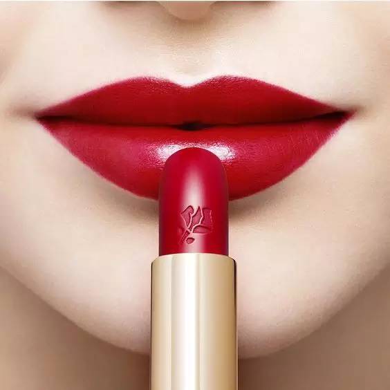 大红唇特别显老,大红唇真的很考验气质