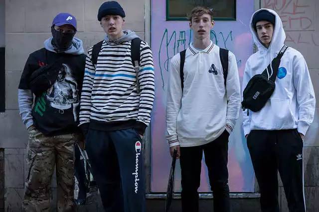 supreme和lv联名的世纪双肩包,supreme和lv联名红色手拿包