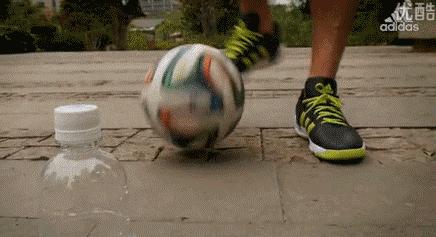 如何拉球变向过人,如何破解拉球转身