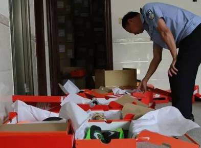 揭秘假鞋鬼市,莆田正品鞋鬼市