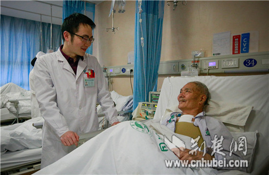 [网络媒体走转改]同济外科医师方*民泽**：春节已完成五台手术