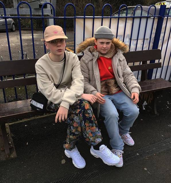 supreme和lv联名的世纪双肩包,supreme和lv联名红色手拿包