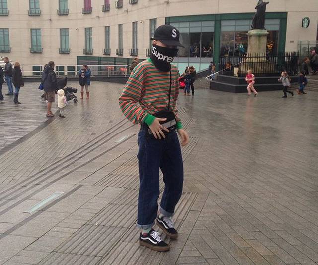 supreme和lv联名的世纪双肩包,supreme和lv联名红色手拿包