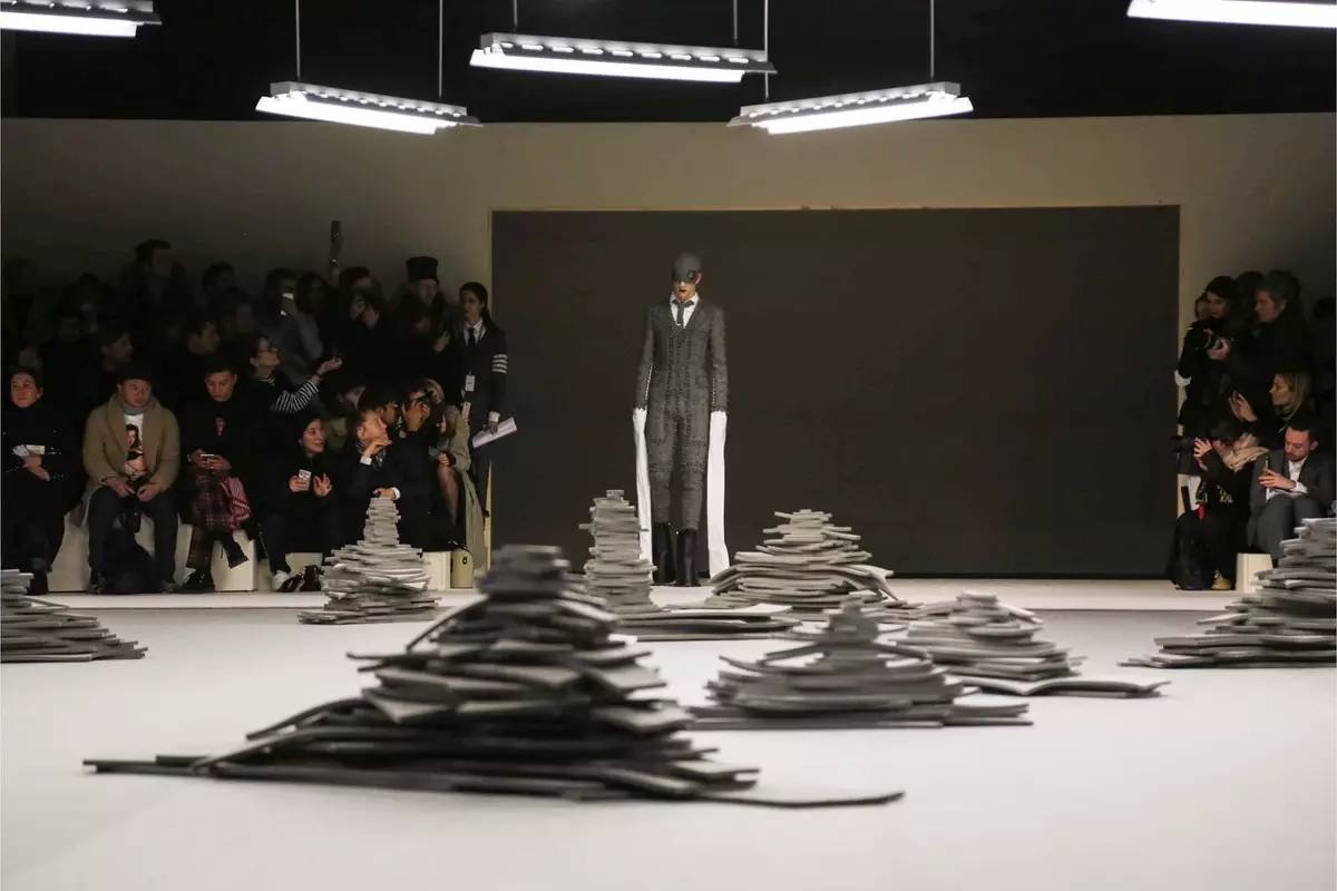 thombrowne,thombrowne金色扣子