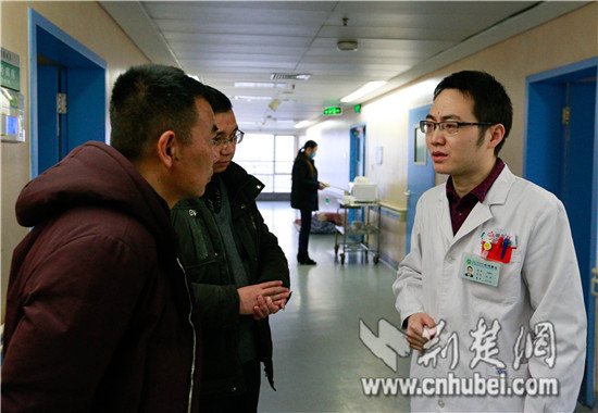 [网络媒体走转改]同济外科医师方*民泽**：春节已完成五台手术