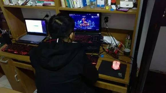 「笔吧故事会」见证四个学霸的诞生,续