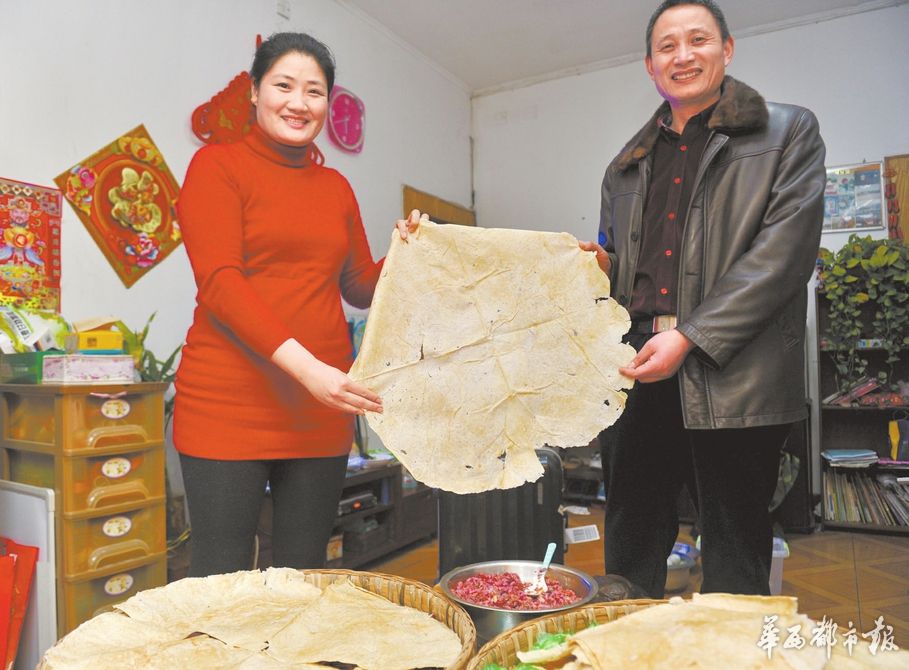 成都“煎饼大叔”感慨走红超重煎饼:那是不可辜负的母爱