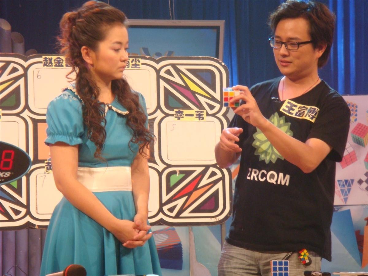 有“魔方侠侣”之称的他们因魔方结缘,他们的魔方世界有点儿甜