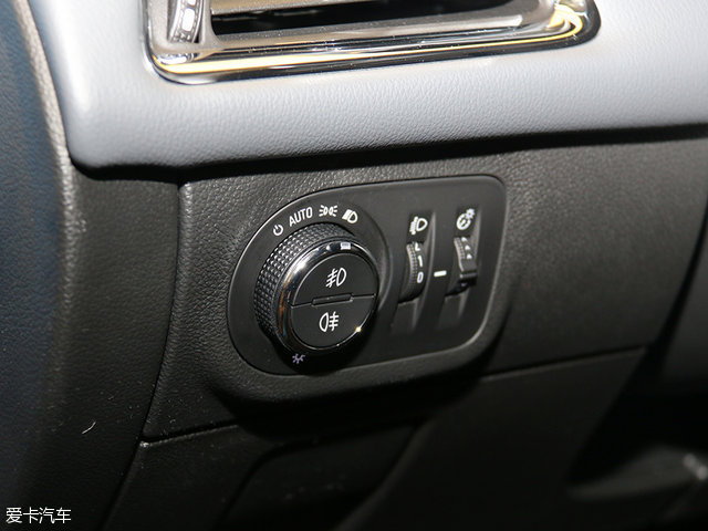 非常运动的车图片,2013款雪佛兰科鲁兹两厢