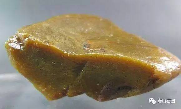 绿田黄是属于黑田系列的吗,黑田黄特征