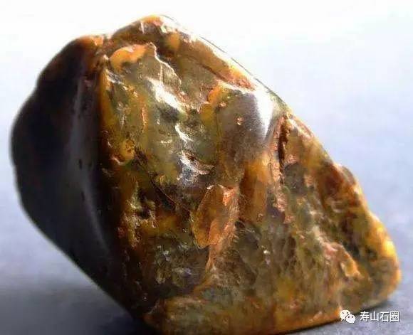 绿田黄是属于黑田系列的吗,黑田黄特征