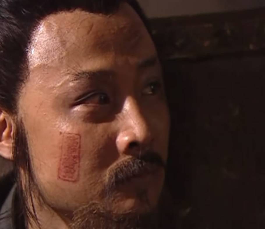 纹身就代表是坏人吗,纹身只是左青龙右白虎