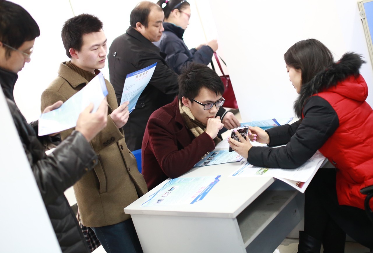 春“招”连连“浔”才回家市人才中心助力新工业十年行动