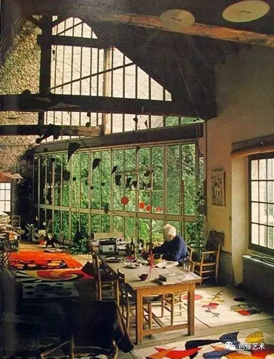 你恨死上班了对吗，但你知道艺术家上班时的样子吗？