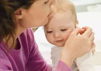 小孩的耳屎能挖吗,宝宝的耳屎会不会自己出来