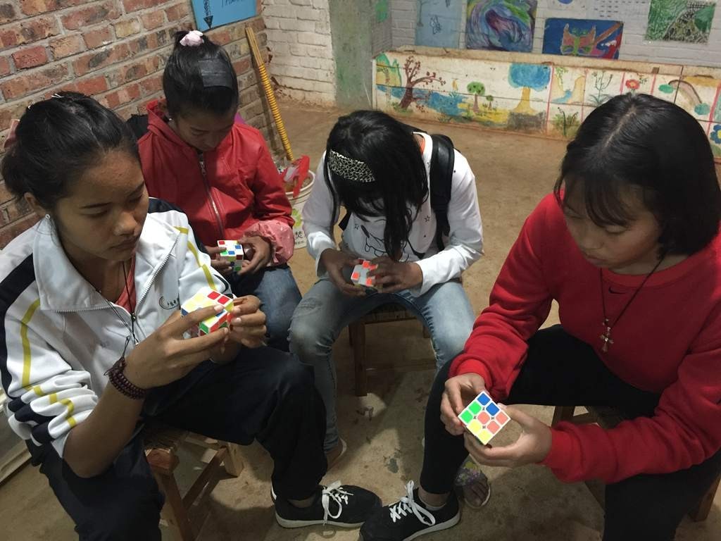 有“魔方侠侣”之称的他们因魔方结缘,他们的魔方世界有点儿甜