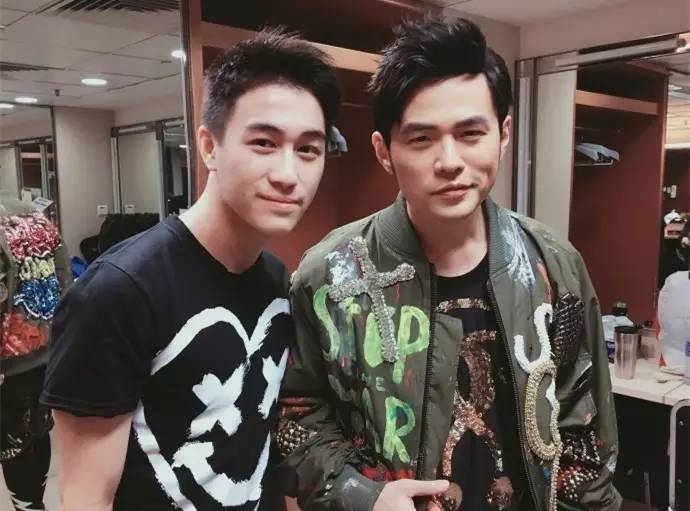 年轻多金真学霸男主人设的他为何“换女如换衣”？