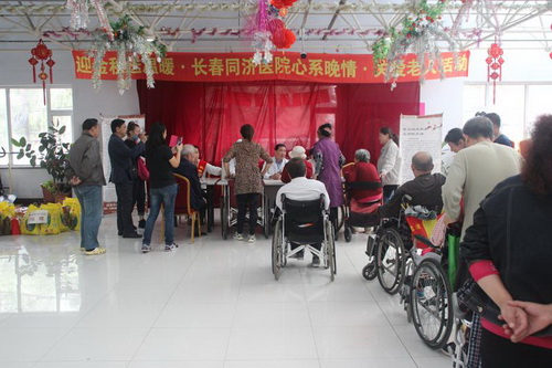 情暖冬日关爱老人,真心关爱老人热情奉献爱心