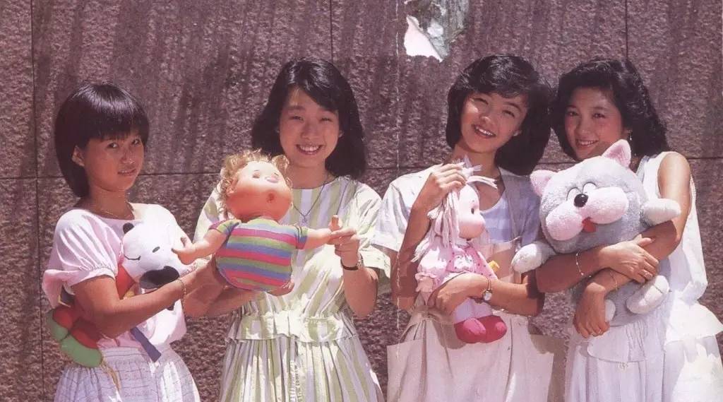 金福珠卫衣造型,少女穿加绒卫衣