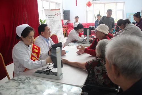 情暖冬日关爱老人,真心关爱老人热情奉献爱心