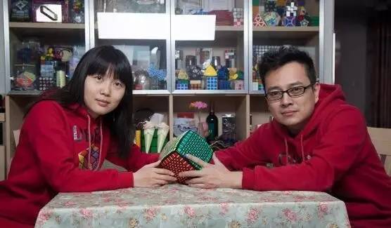 有“魔方侠侣”之称的他们因魔方结缘,他们的魔方世界有点儿甜