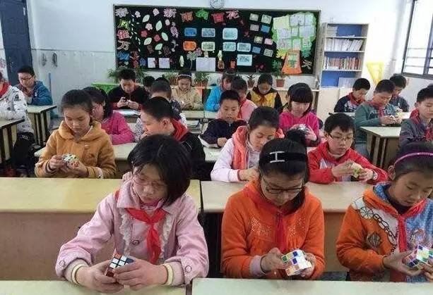 有“魔方侠侣”之称的他们因魔方结缘,他们的魔方世界有点儿甜