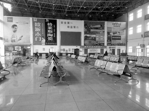 黑车“地下”疯狂抢客 朔州长途客运被迫打起价格战