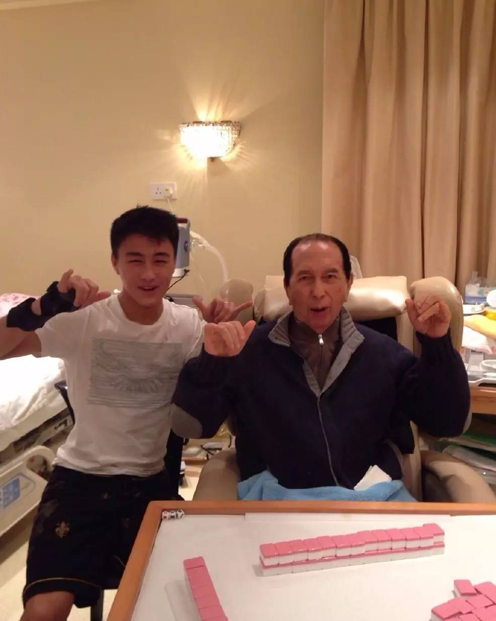 年轻多金真学霸男主人设的他为何“换女如换衣”？