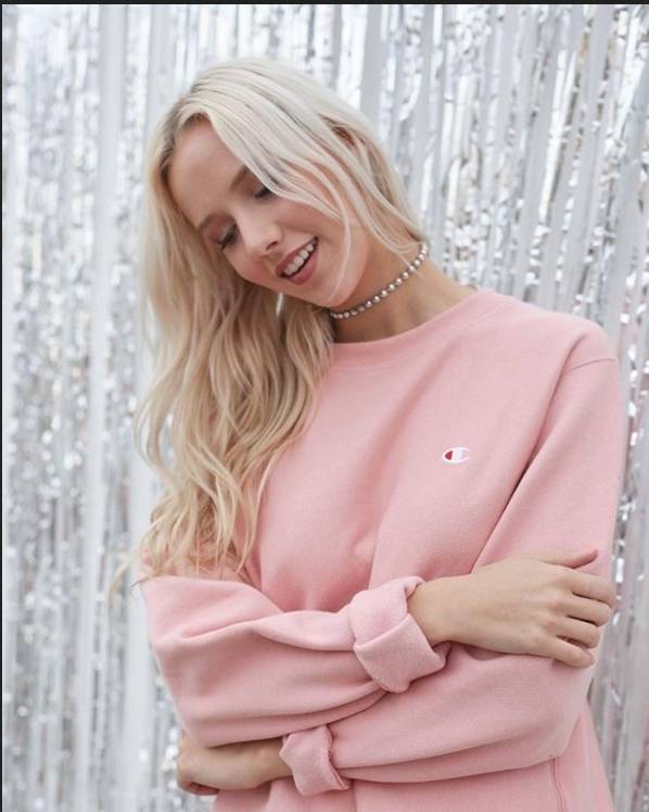 金福珠卫衣造型,少女穿加绒卫衣