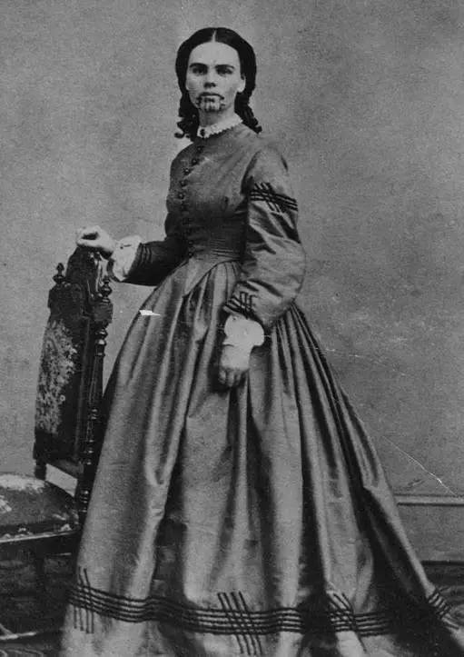 纹身就代表是坏人吗,纹身只是左青龙右白虎