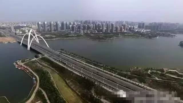 潮起中原千帆竞商聚古城春意浓