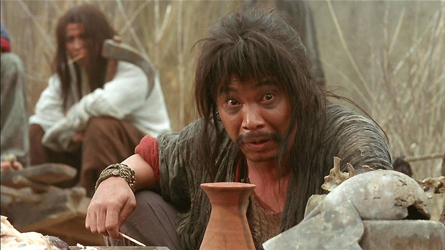 干过跑堂、做过苦工、50岁时众叛亲离……他一生都在拍悲剧，却被我们错认是喜剧