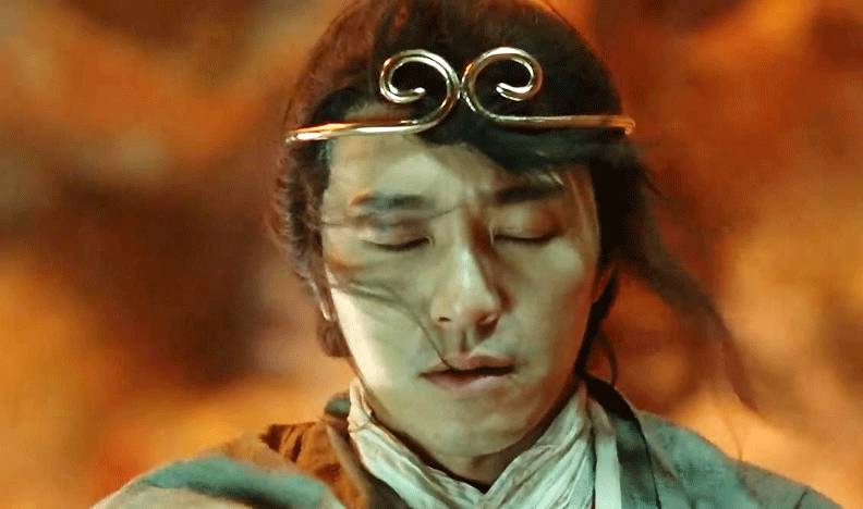 干过跑堂、做过苦工、50岁时众叛亲离……他一生都在拍悲剧，却被我们错认是喜剧