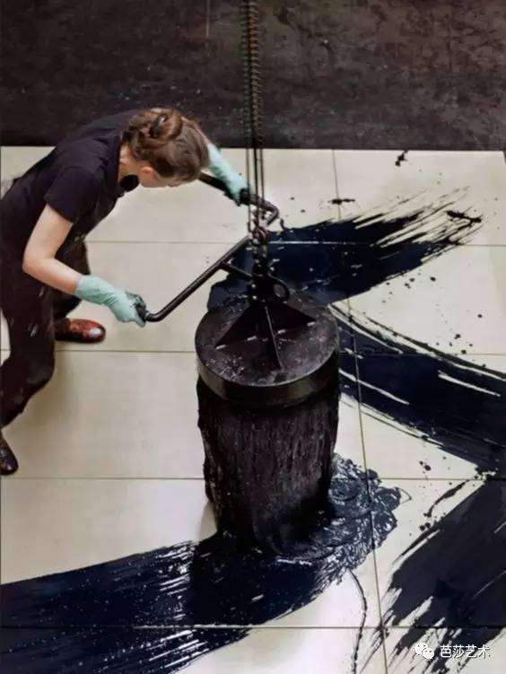 你恨死上班了对吗，但你知道艺术家上班时的样子吗？