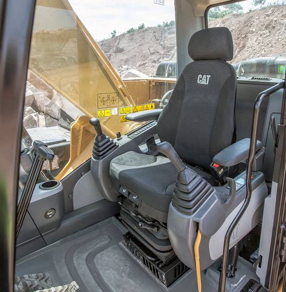 新款d2卡特彼勒挖掘机,卡特彼勒323挖掘机